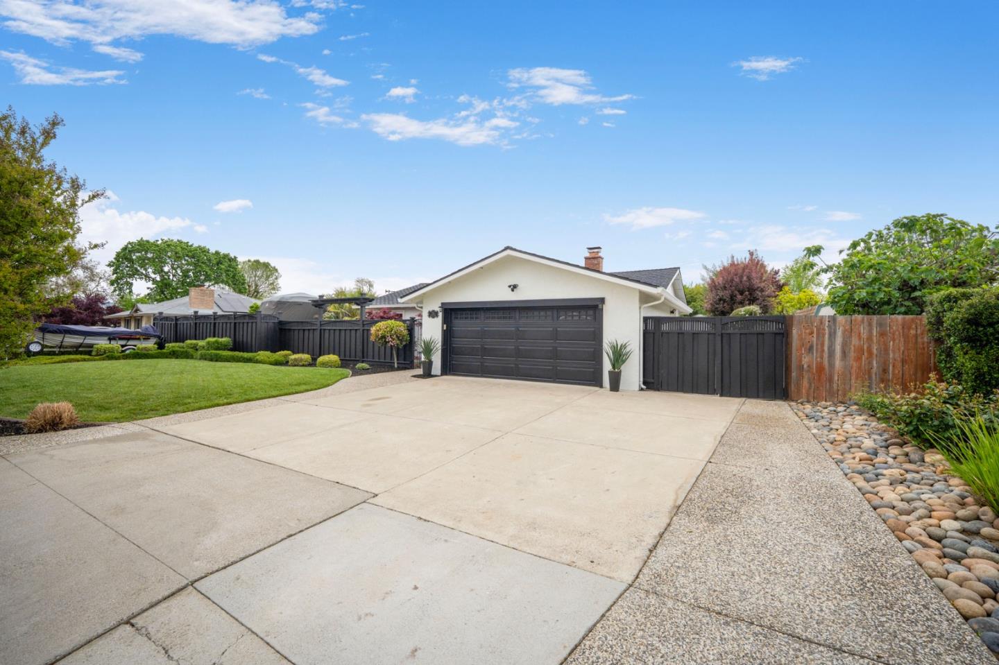740 Encino DR