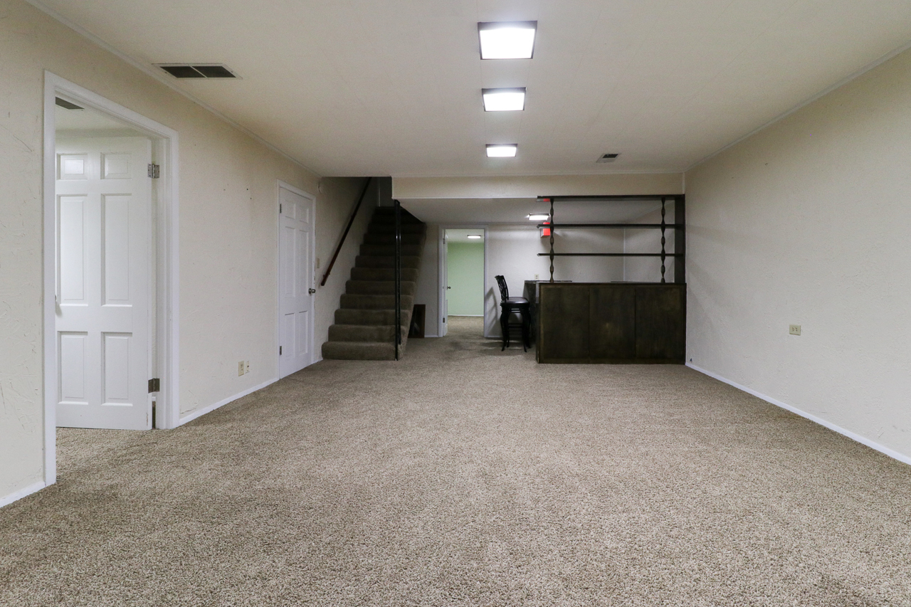 1302 E Vernon Avenue