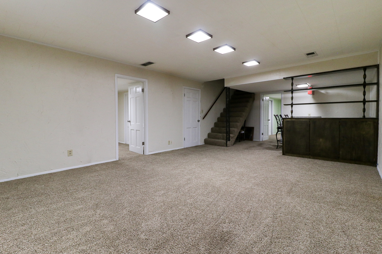 1302 E Vernon Avenue