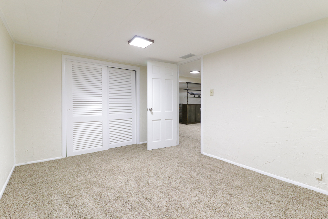 1302 E Vernon Avenue