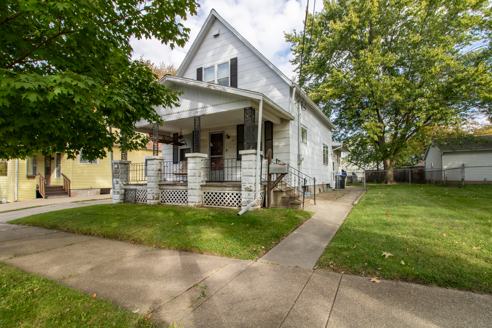 1513 W Locust Street