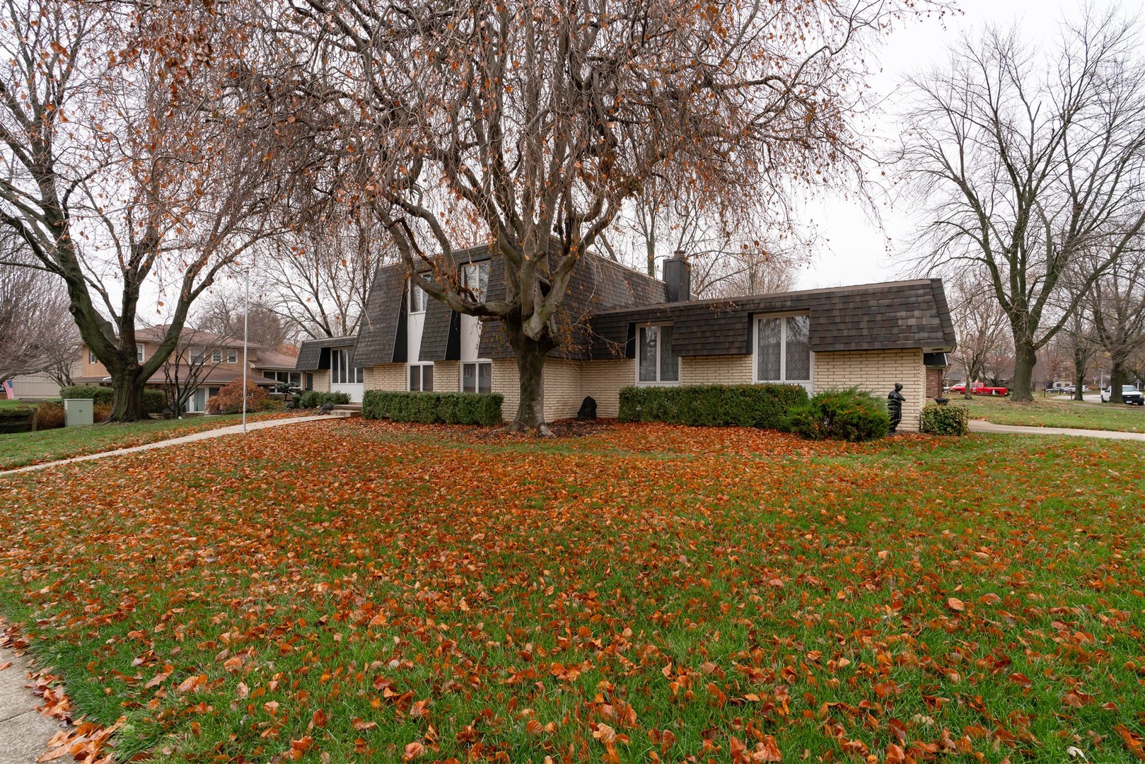 2801 Mockingbird Lane