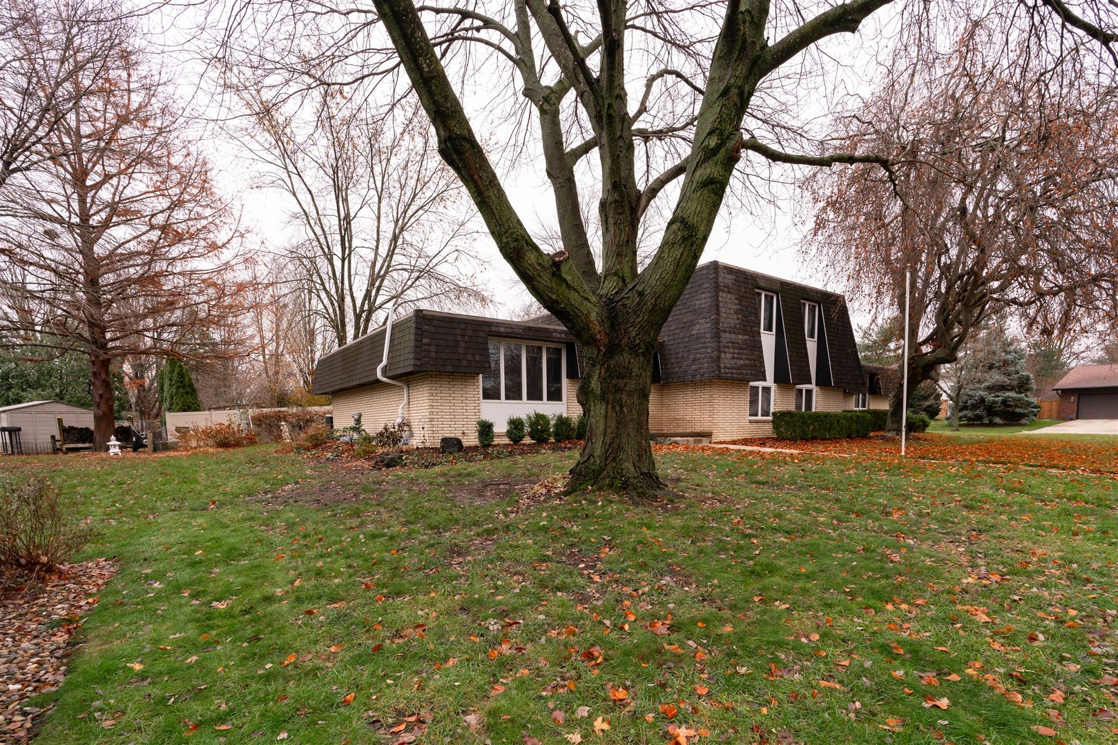2801 Mockingbird Lane