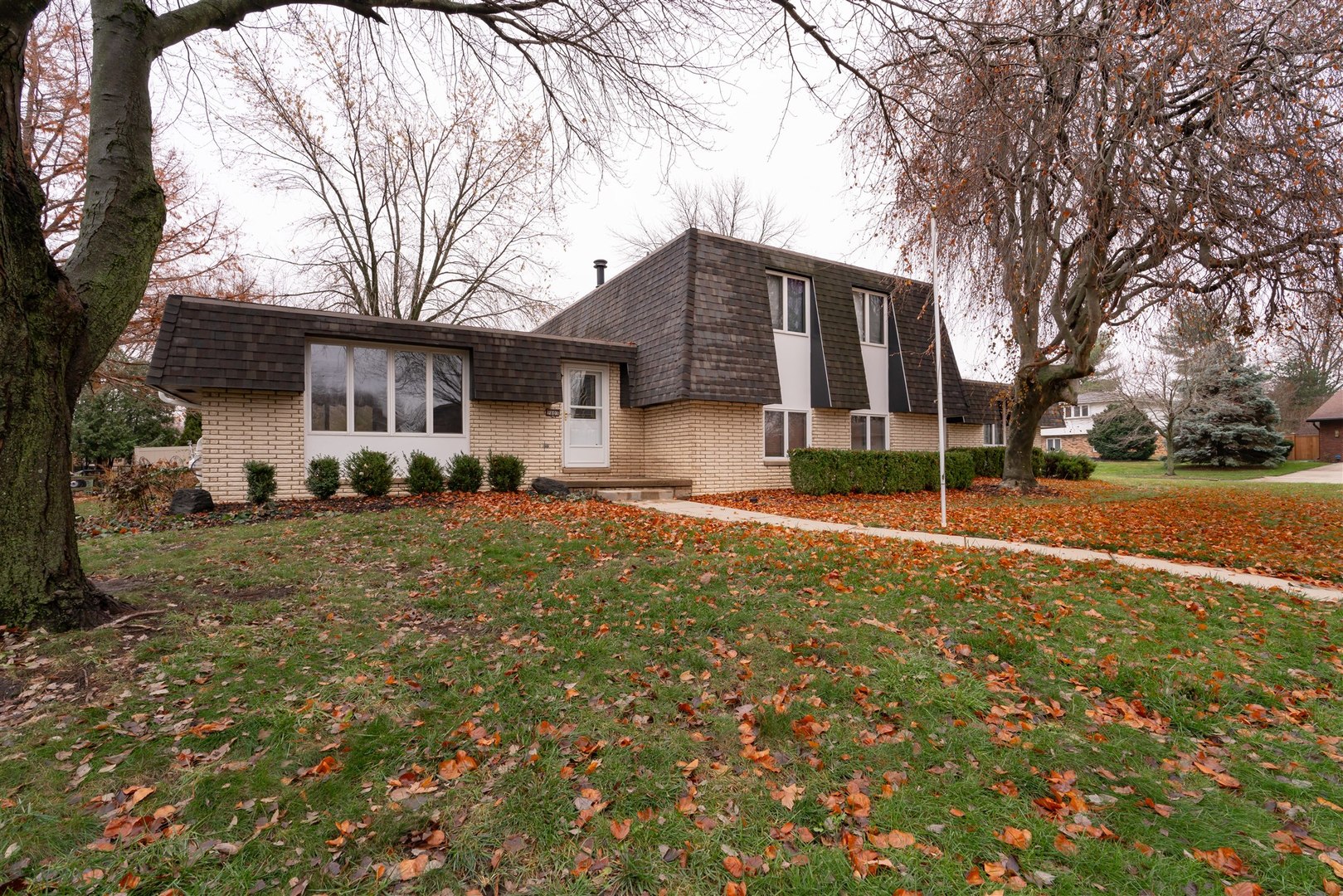 2801 Mockingbird Lane