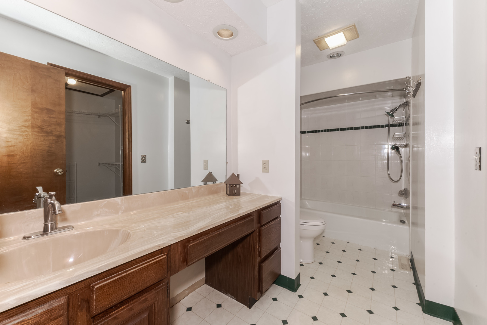 14174 Royal Oaks Drive