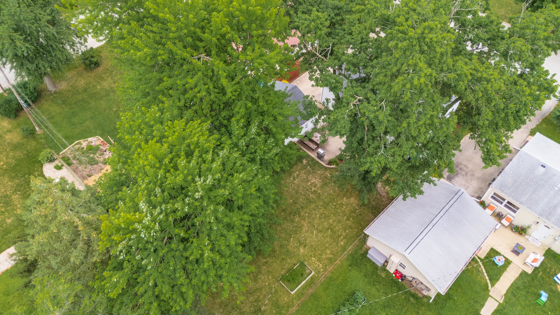 902 Green Avenue