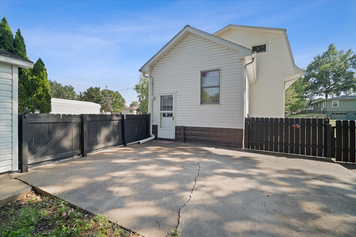 810 E Lincoln Street
