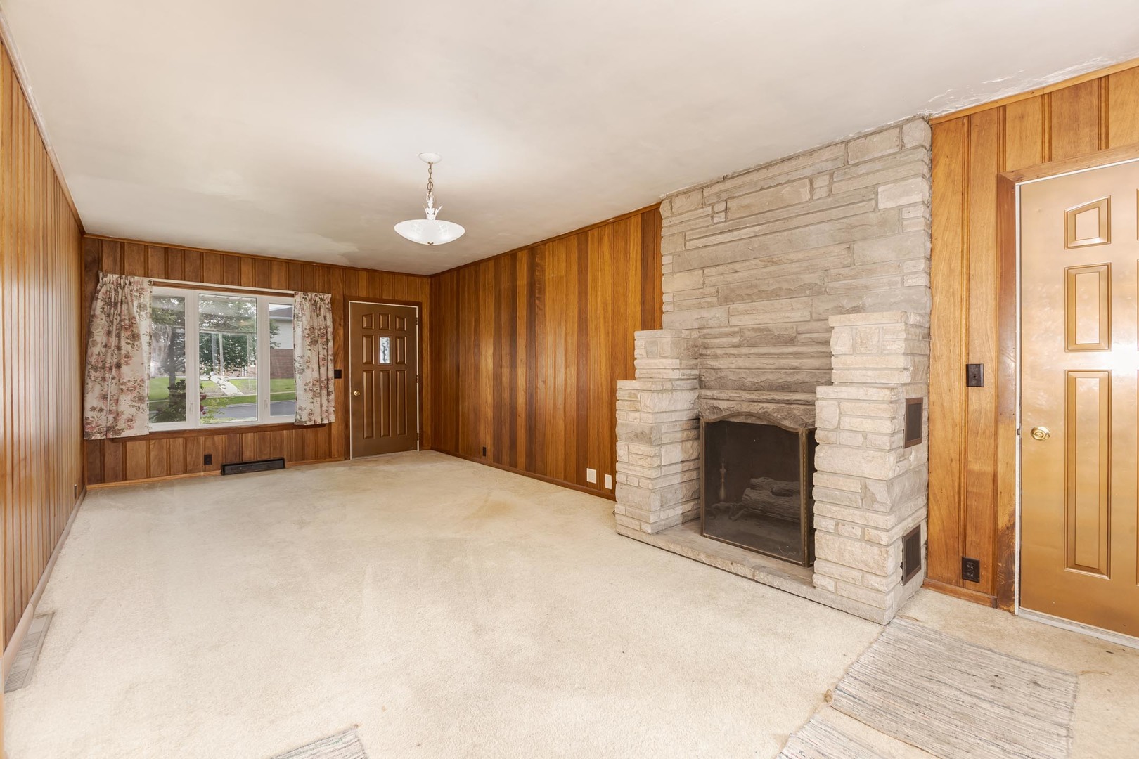 102 E Lincoln Street