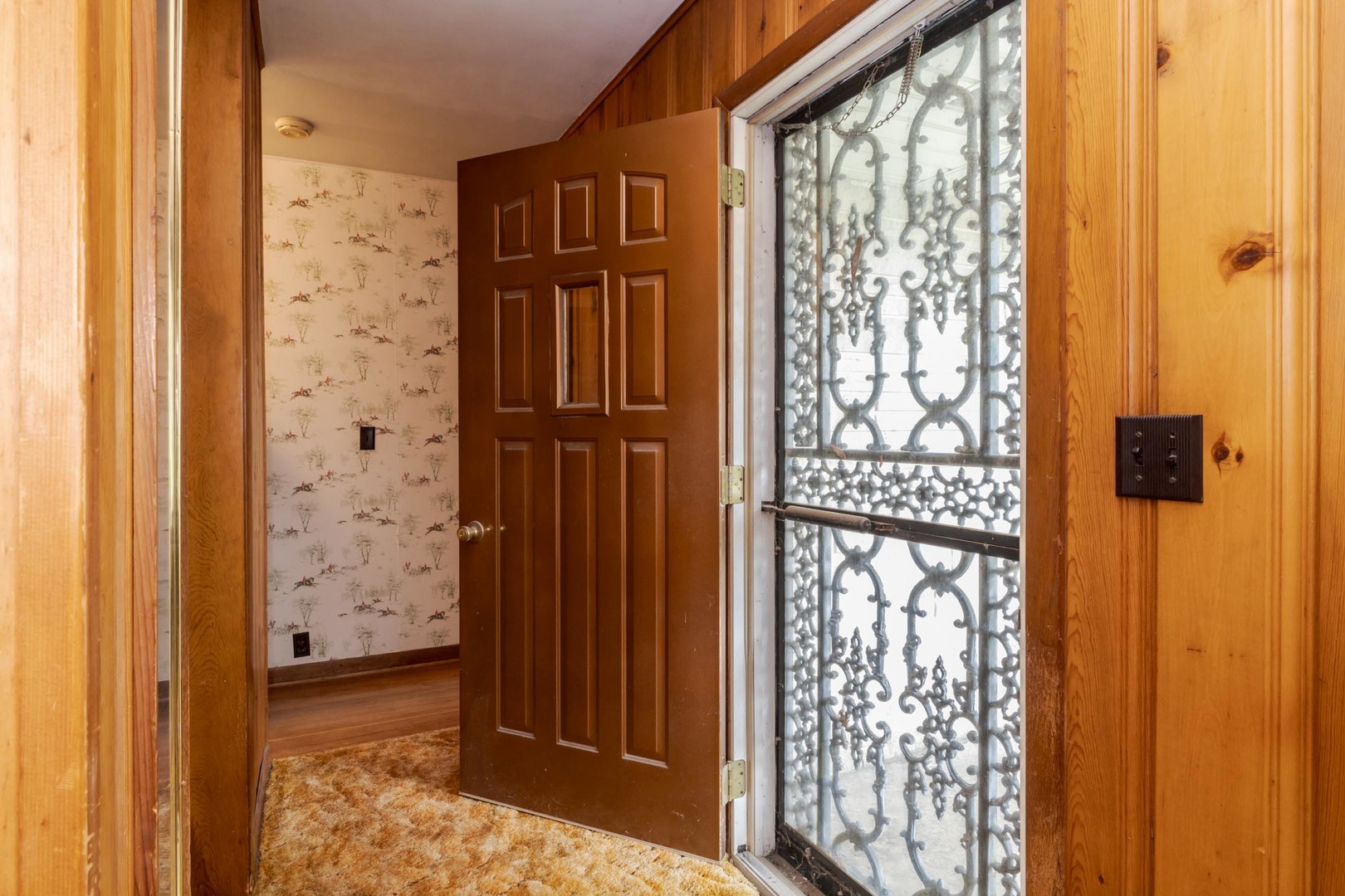 102 E Lincoln Street