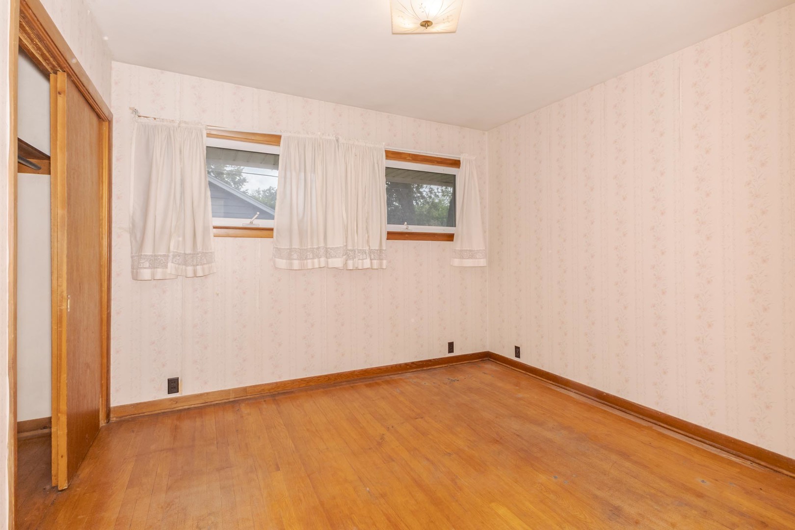 102 E Lincoln Street