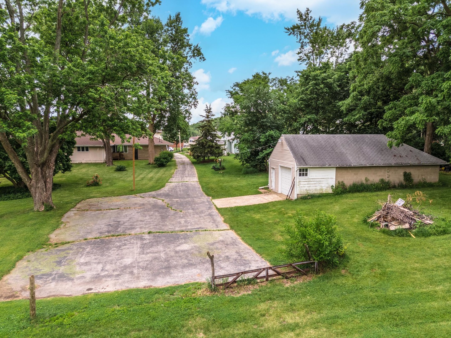 102 E Lincoln Street