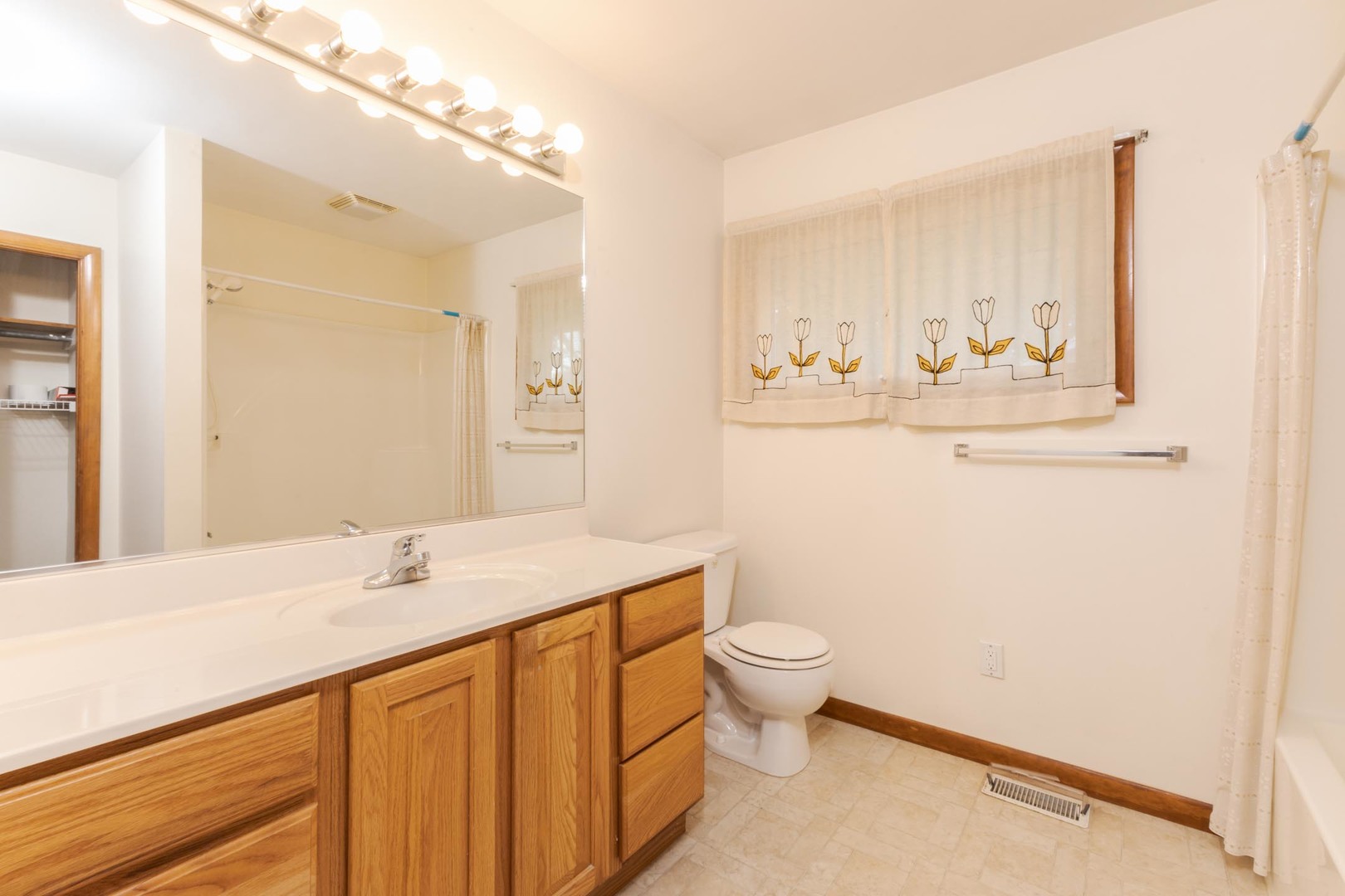 102 E Lincoln Street