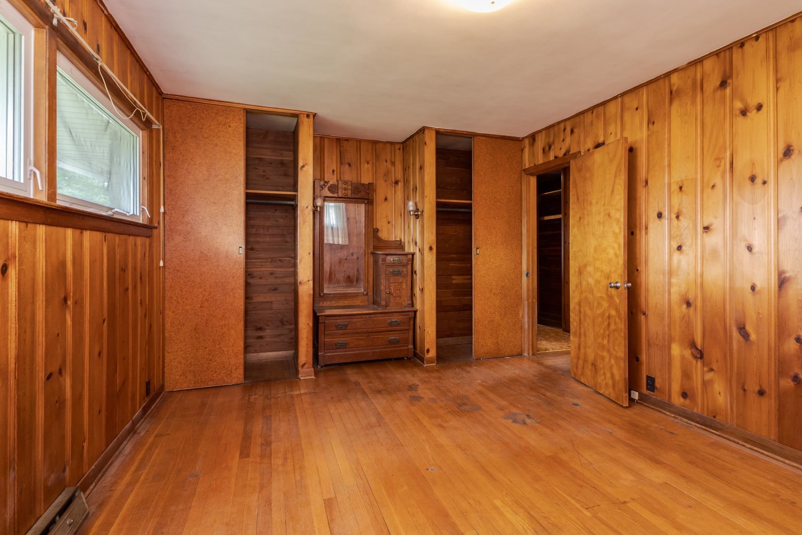 102 E Lincoln Street