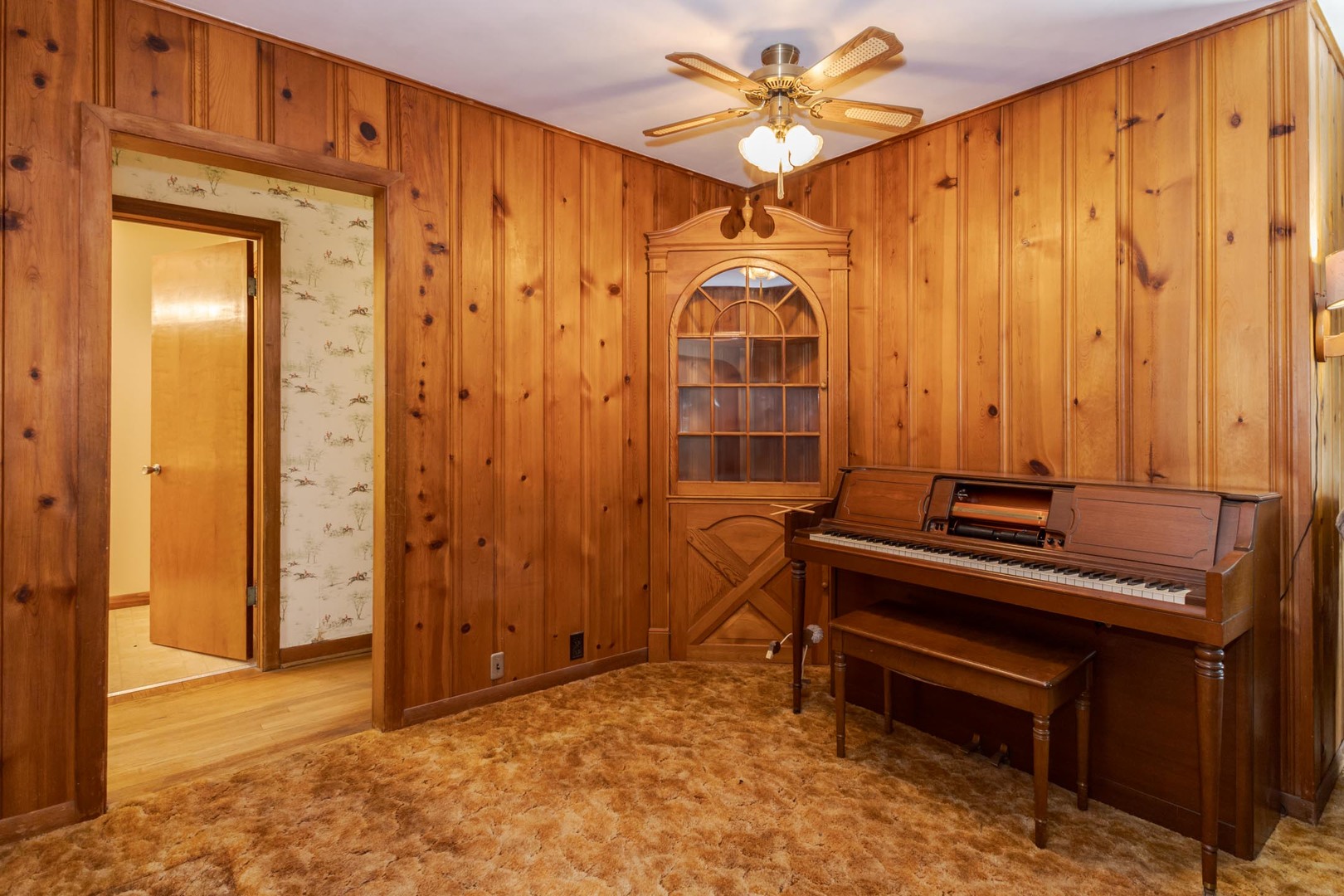 102 E Lincoln Street