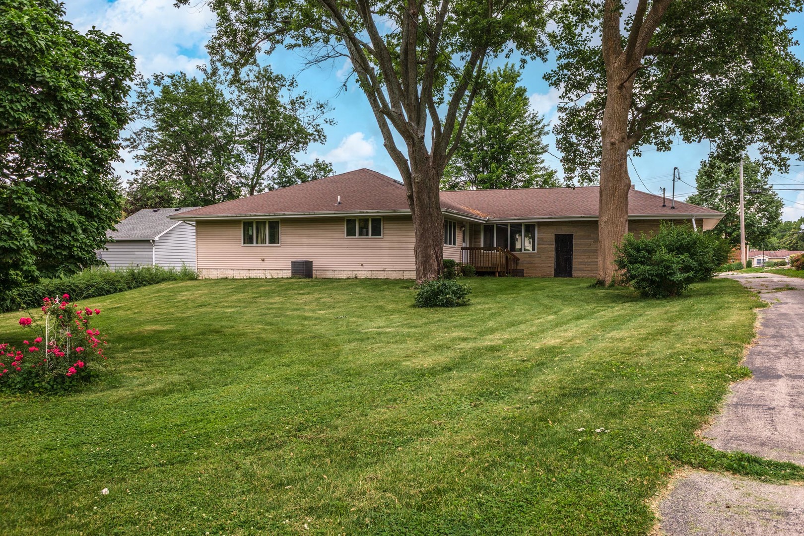 102 E Lincoln Street