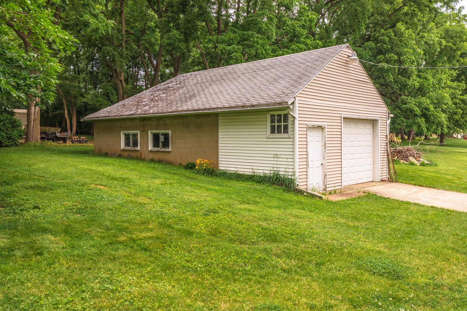 102 E Lincoln Street