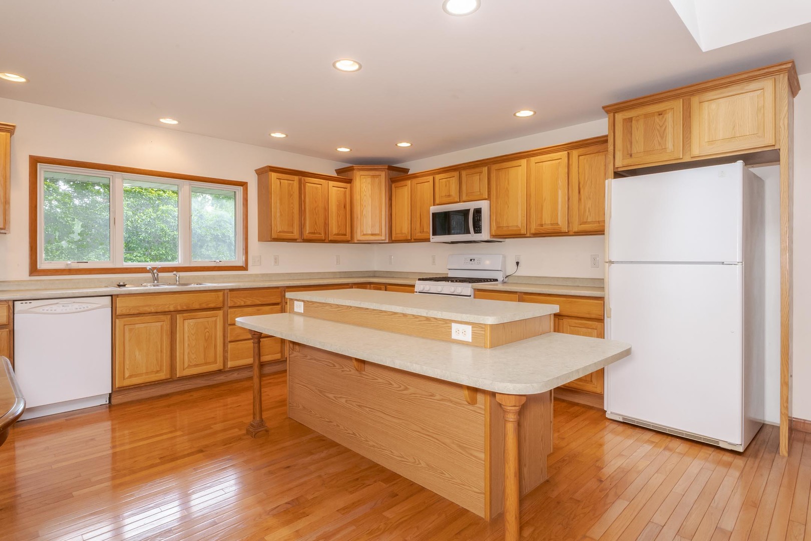 102 E Lincoln Street