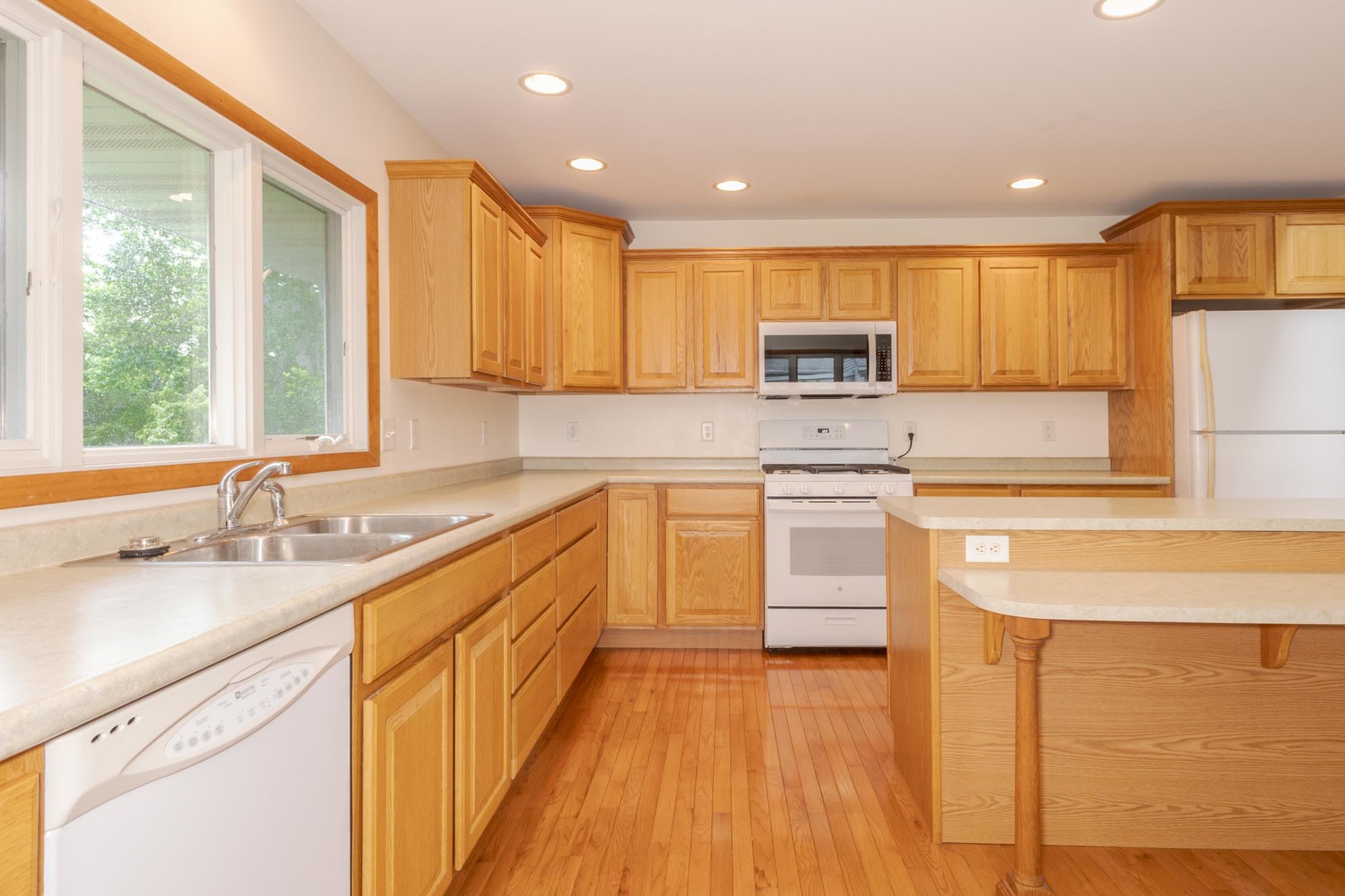 102 E Lincoln Street