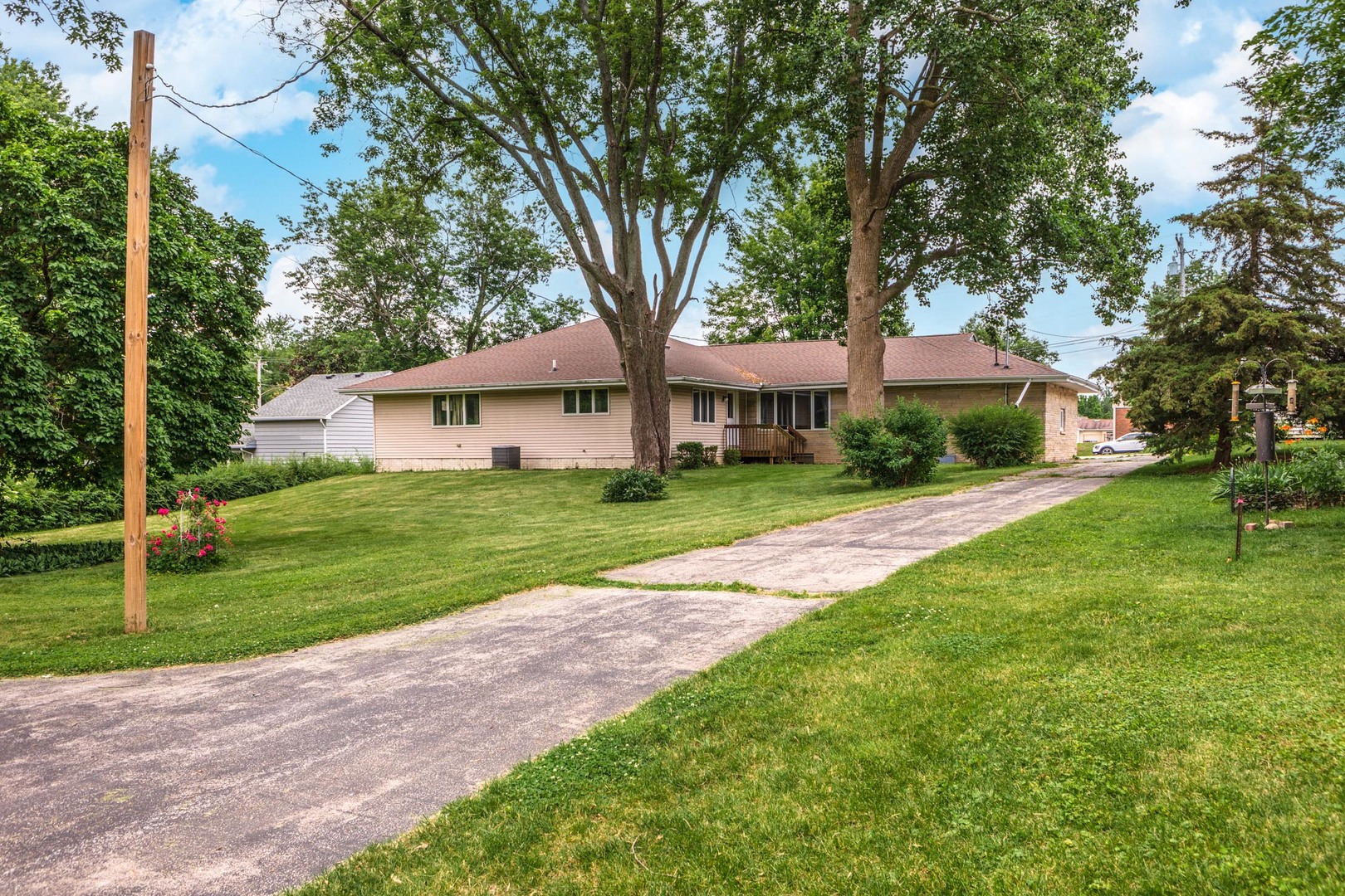 102 E Lincoln Street