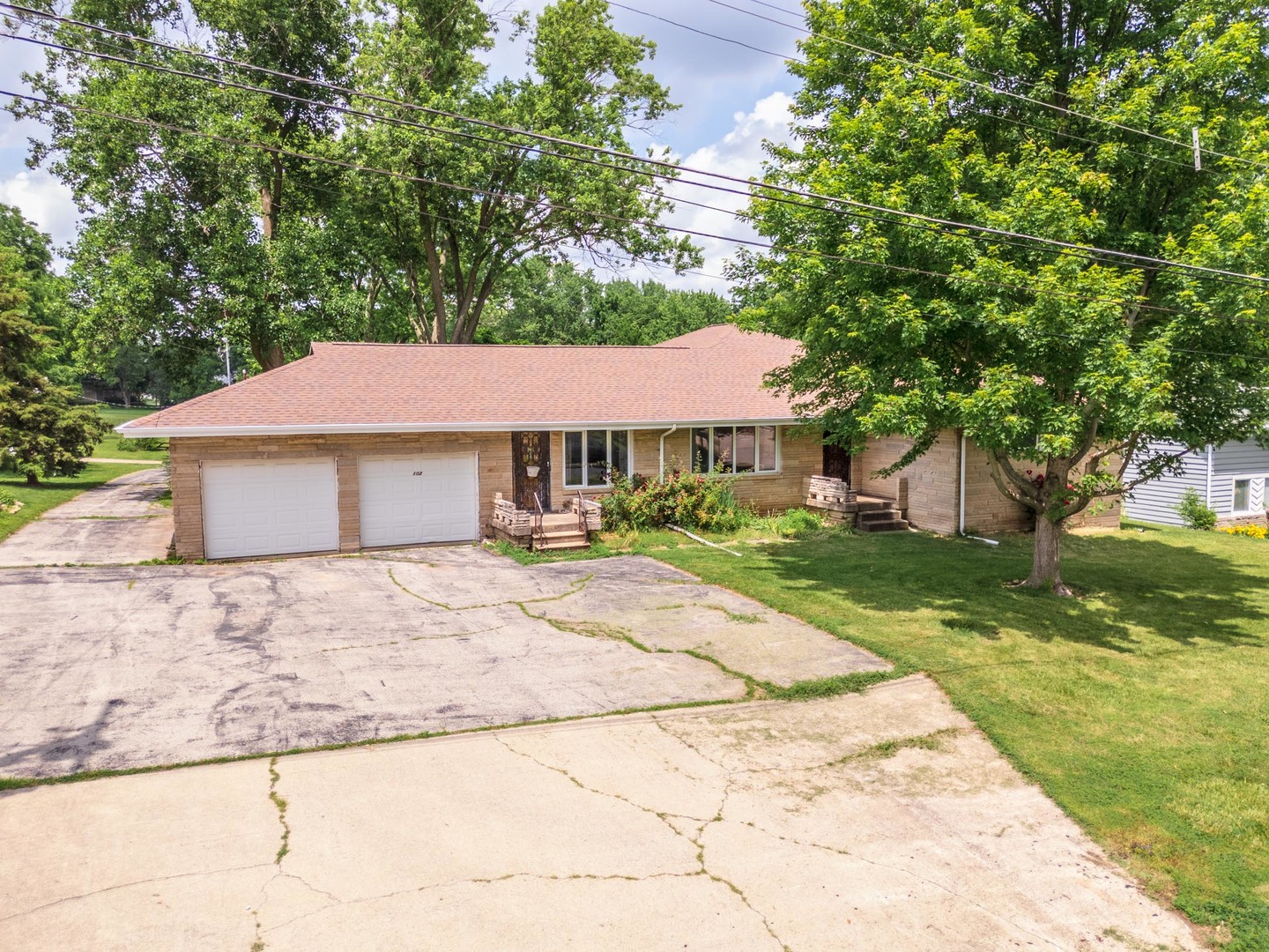 102 E Lincoln Street