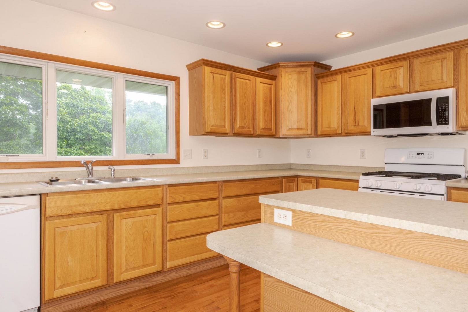 102 E Lincoln Street