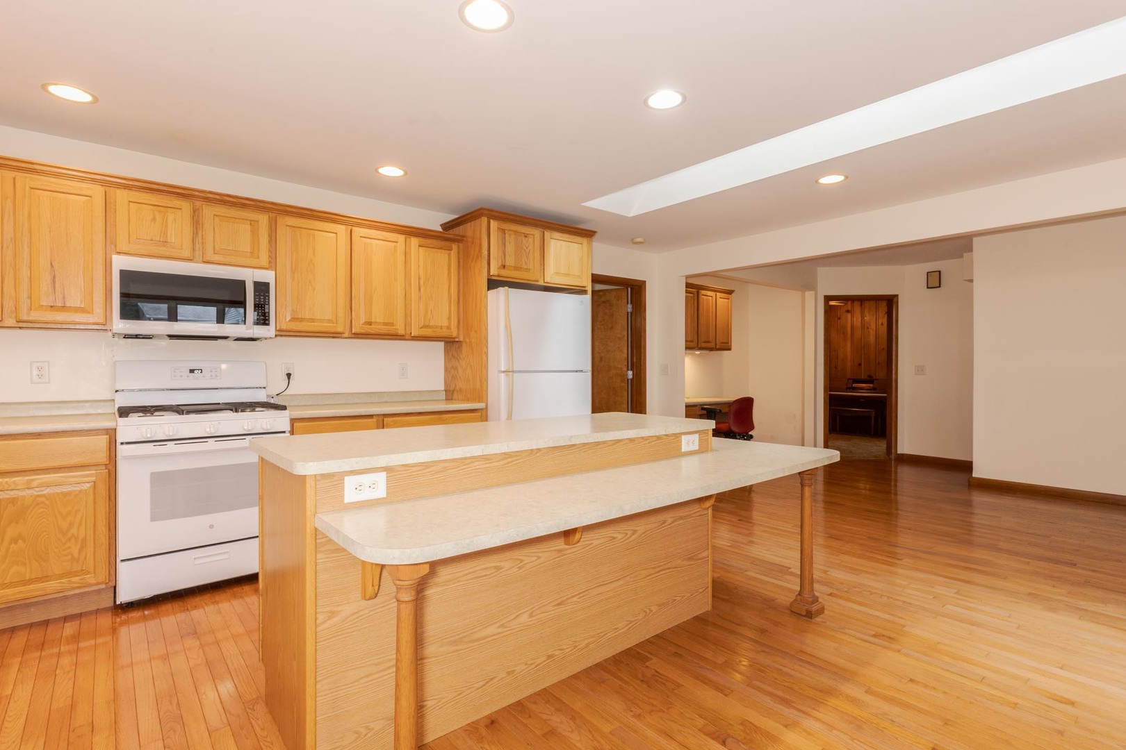 102 E Lincoln Street