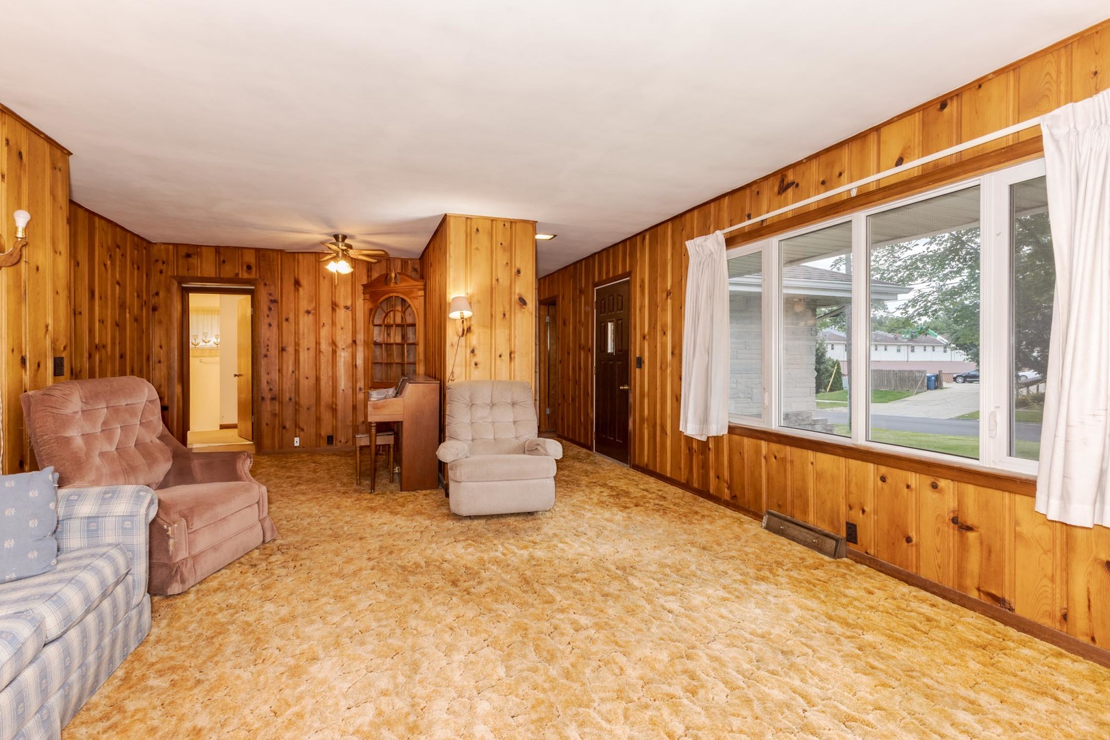 102 E Lincoln Street