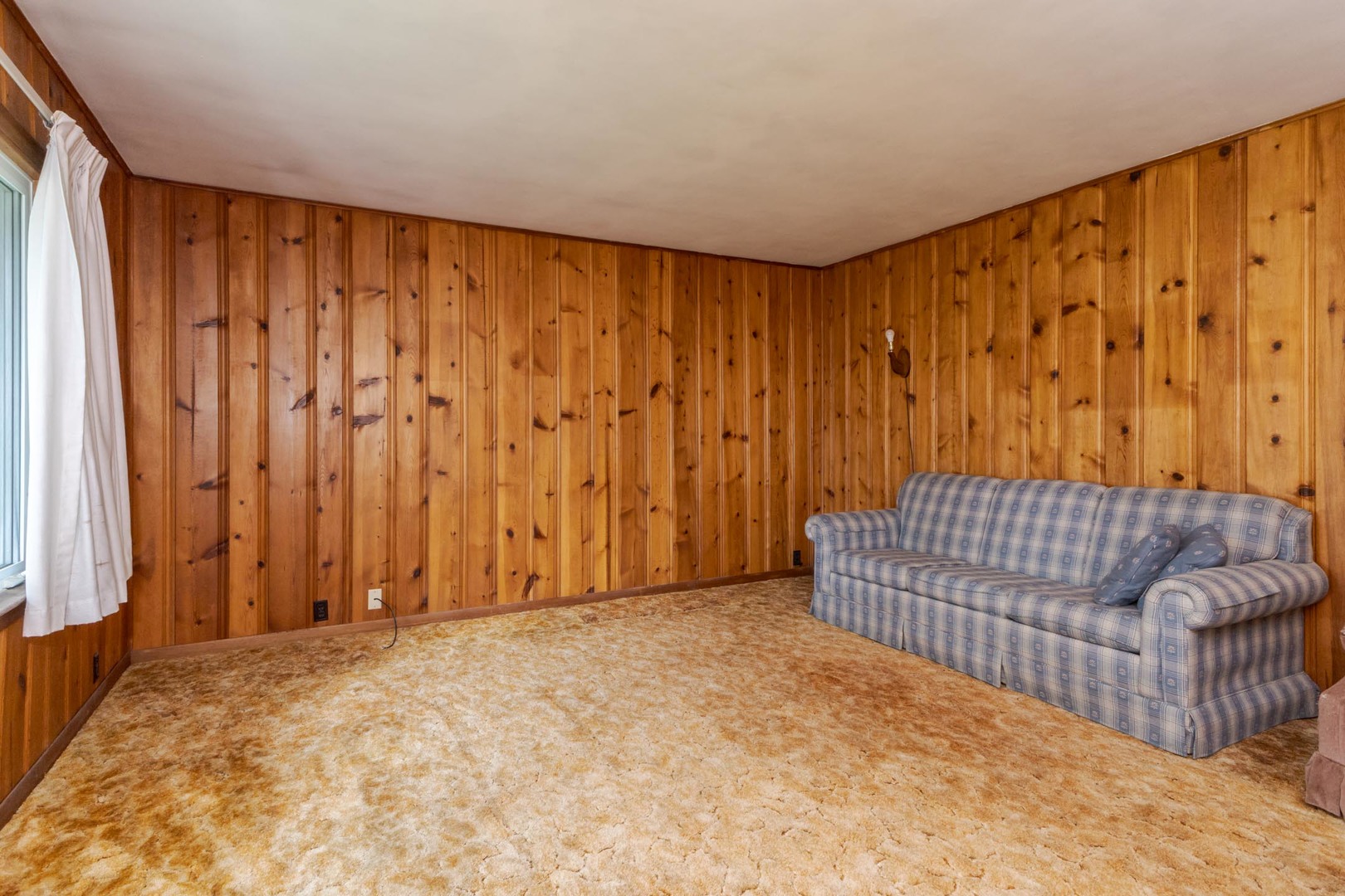 102 E Lincoln Street