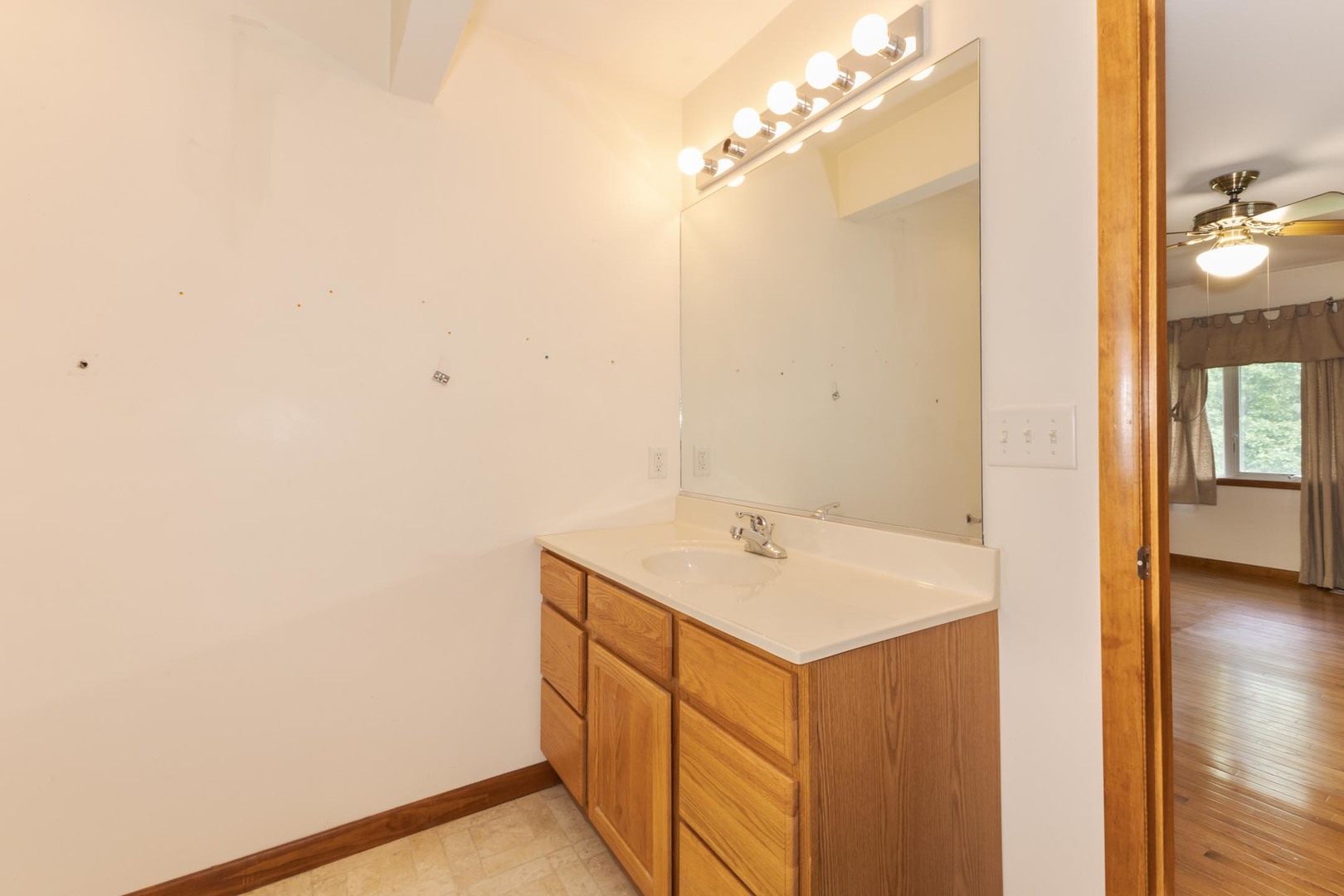 102 E Lincoln Street