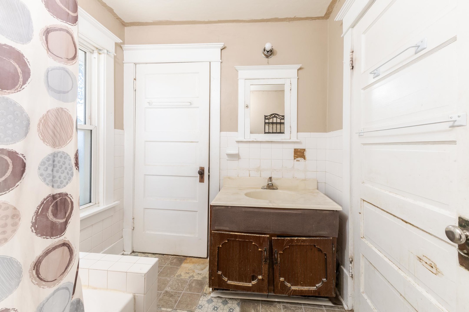 704 E Oakland Avenue