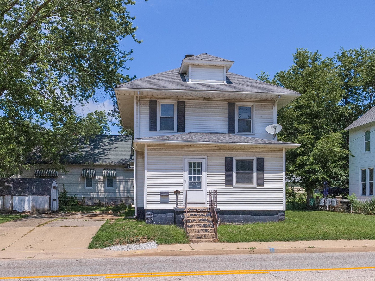 704 E Oakland Avenue