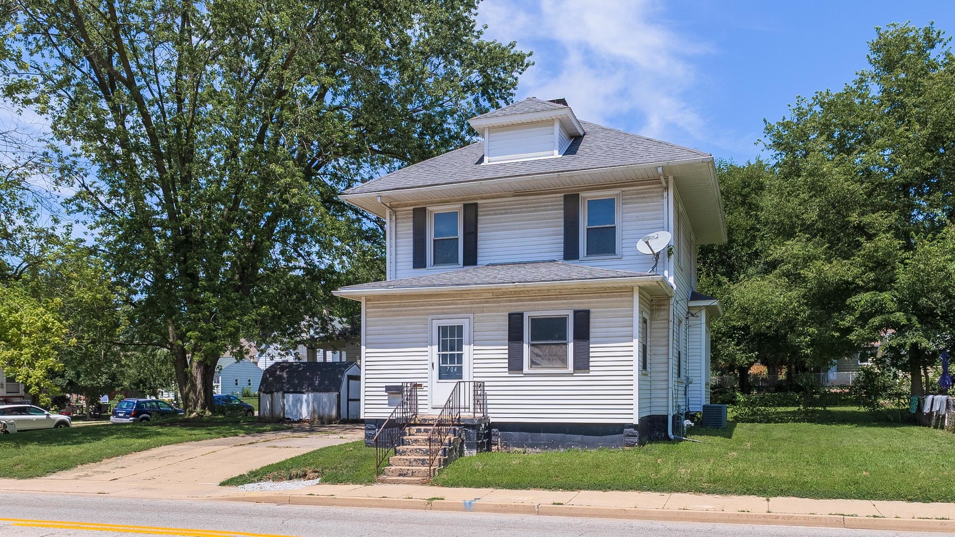 704 E Oakland Avenue