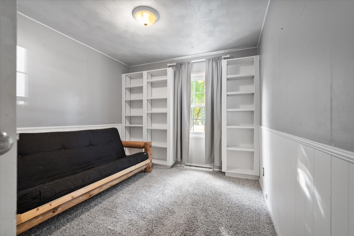 8095 N 2000 East Road E