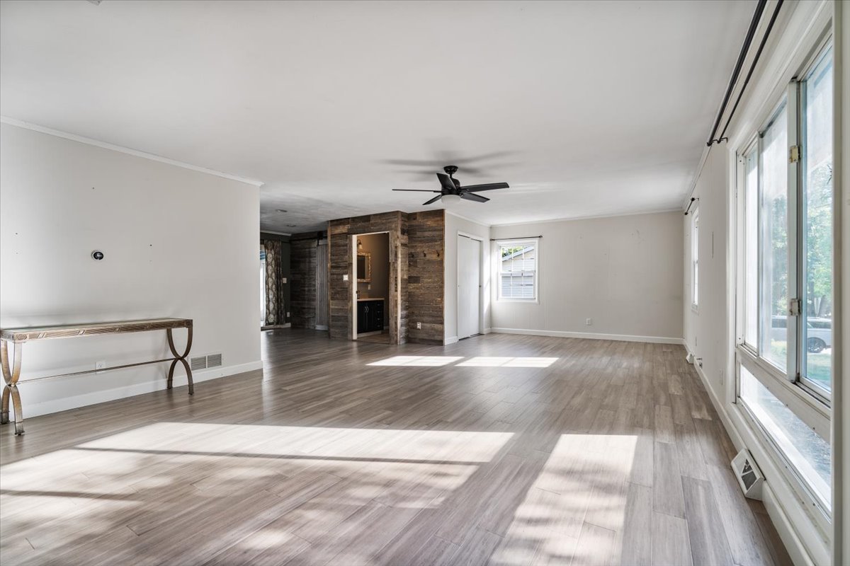 8095 N 2000 East Road E