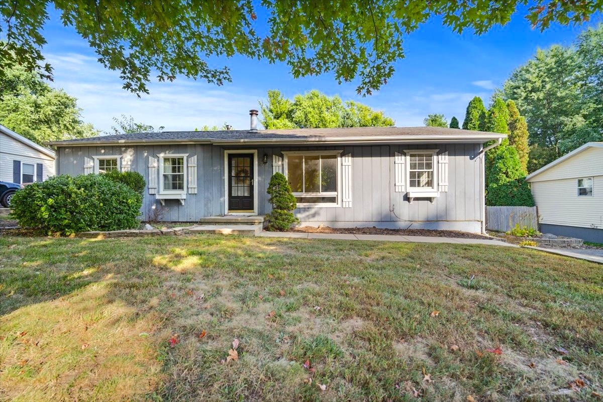 8095 N 2000 East Road E