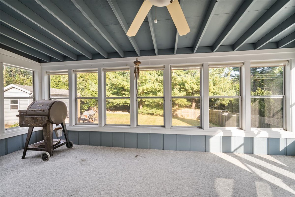 8095 N 2000 East Road E