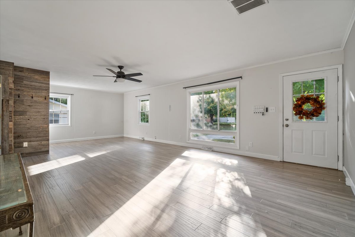 8095 N 2000 East Road E