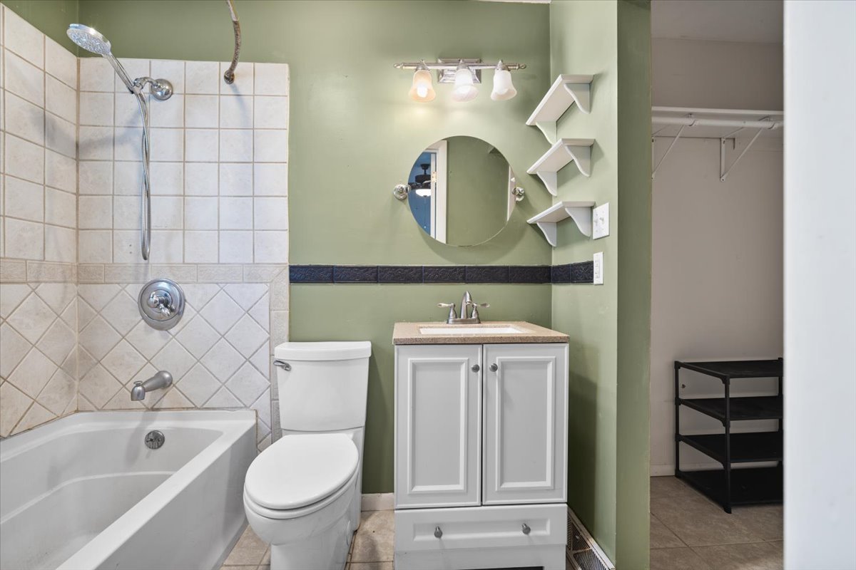 8095 N 2000 East Road E