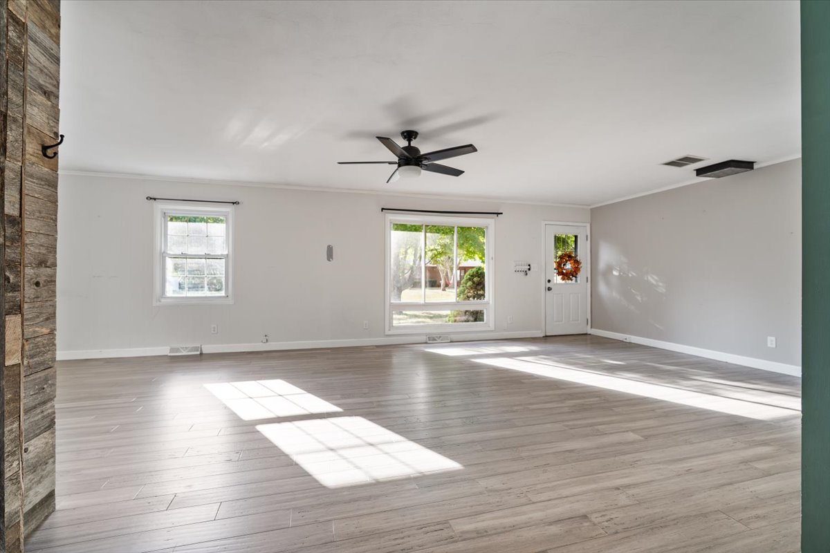 8095 N 2000 East Road E