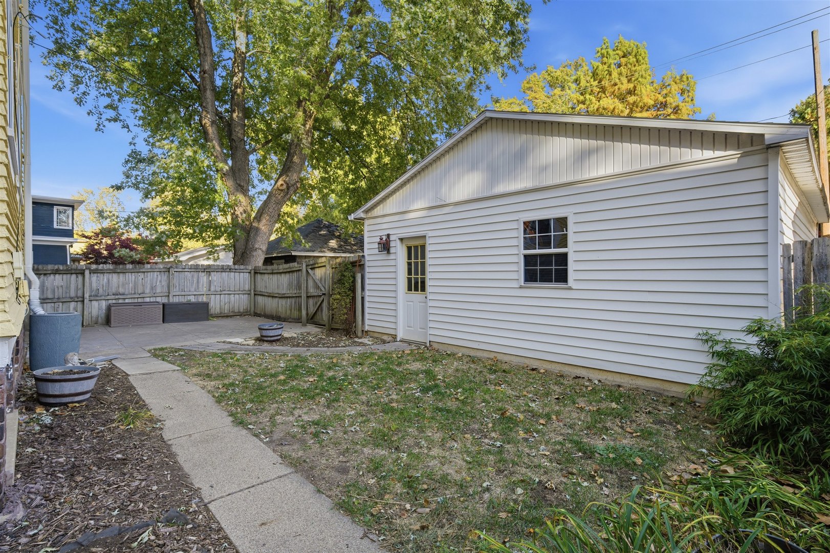 1209 N Clinton Boulevard