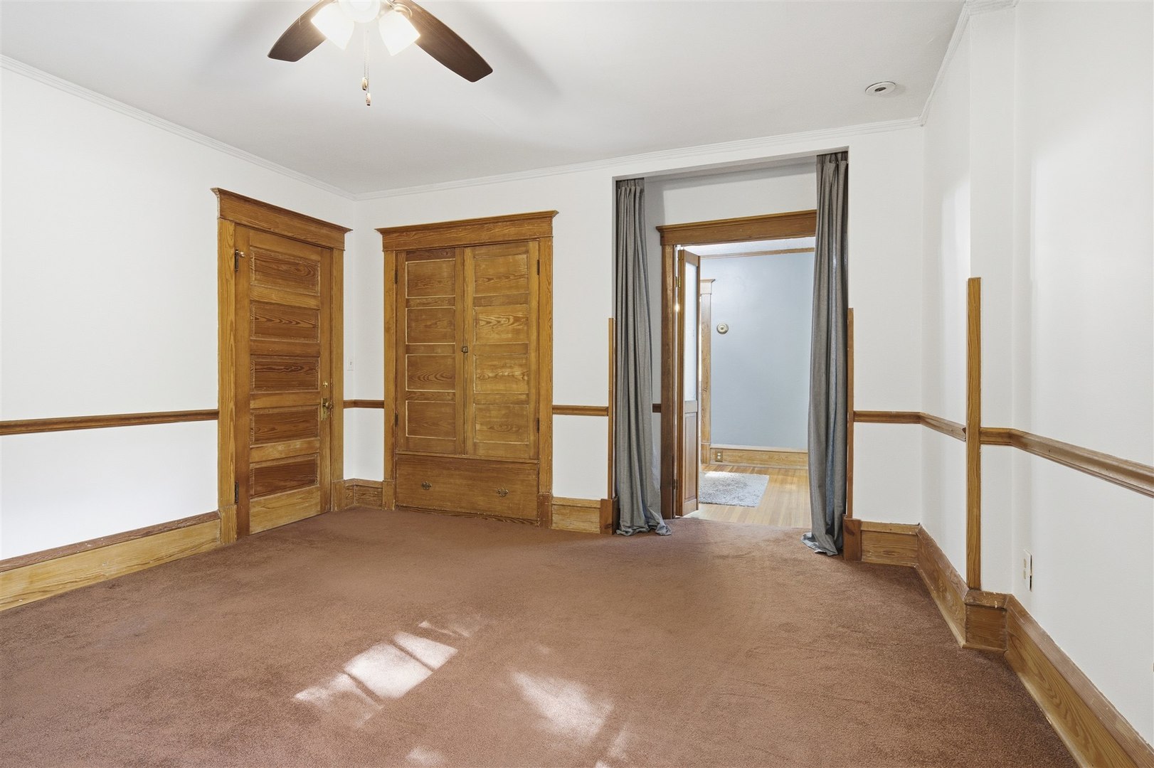 1209 N Clinton Boulevard