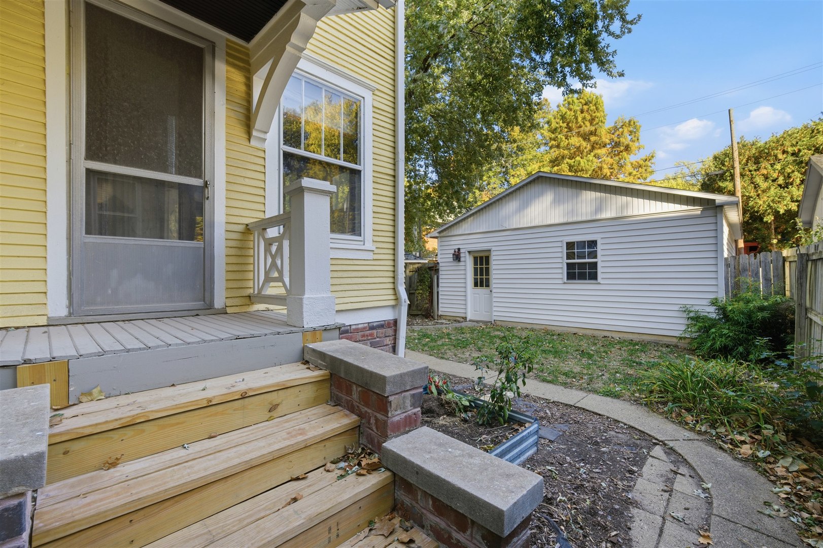 1209 N Clinton Boulevard