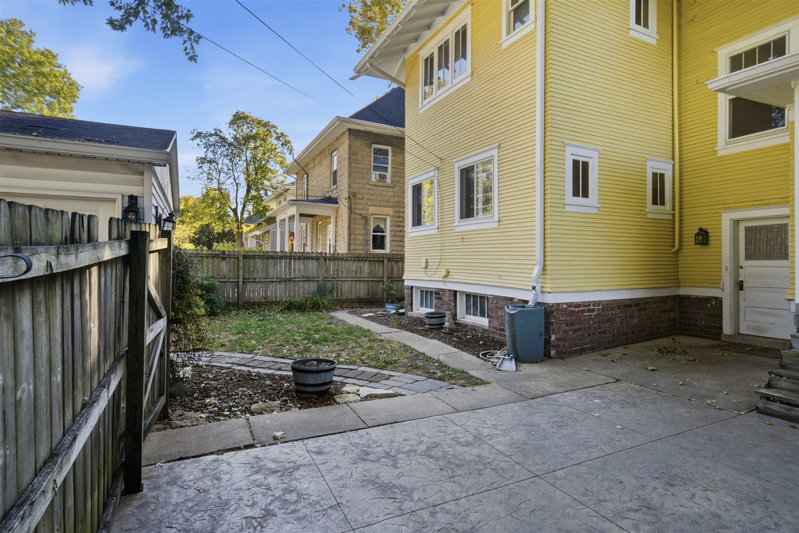 1209 N Clinton Boulevard