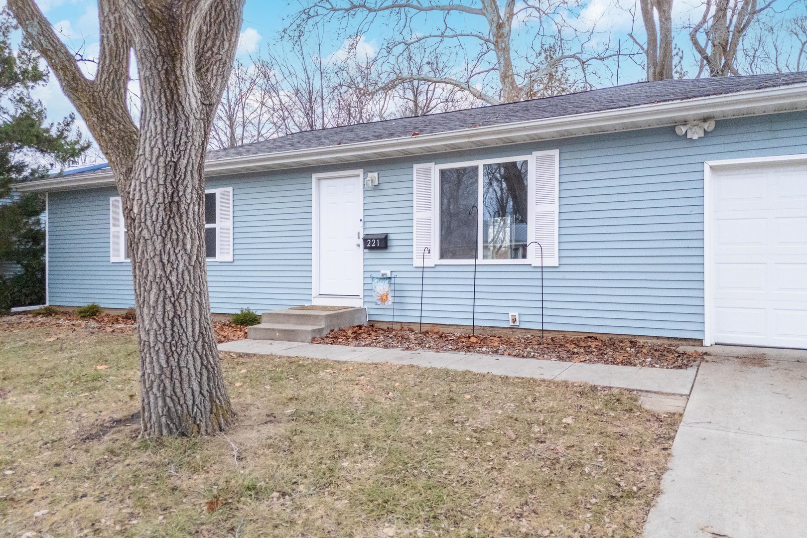 221 Meadowbrook Drive