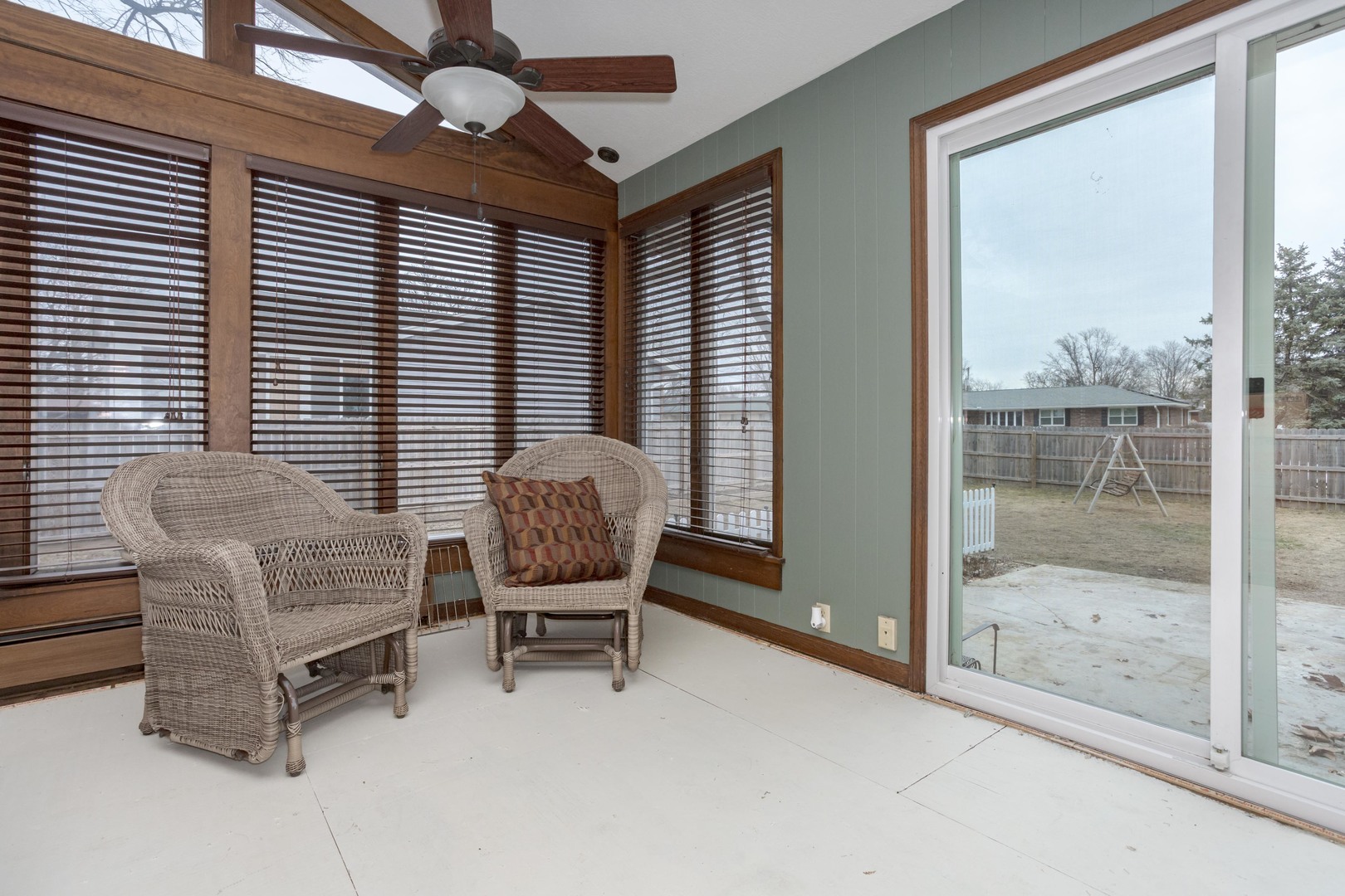 1302 E Vernon Avenue