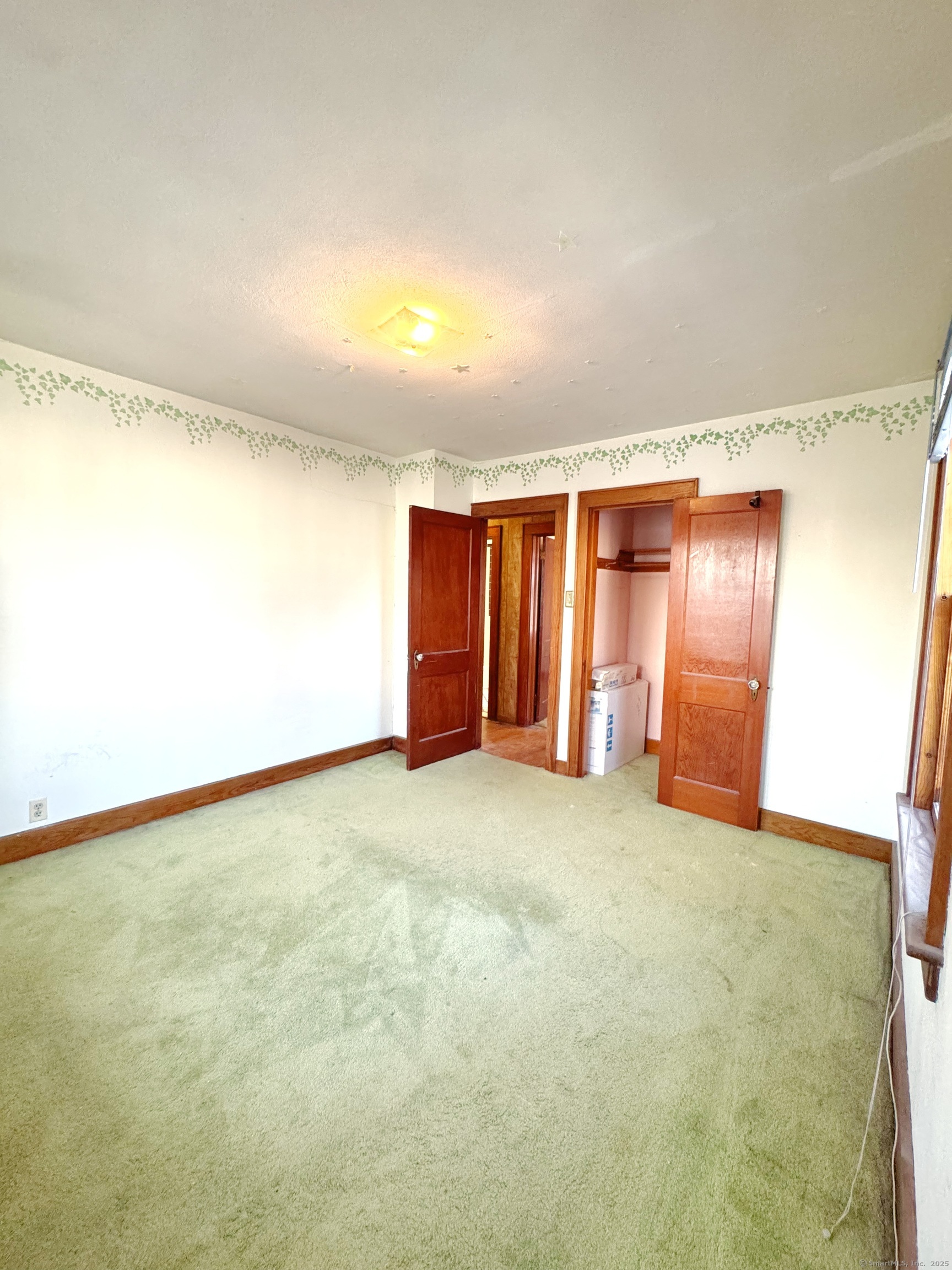 87 Long Hill Avenue