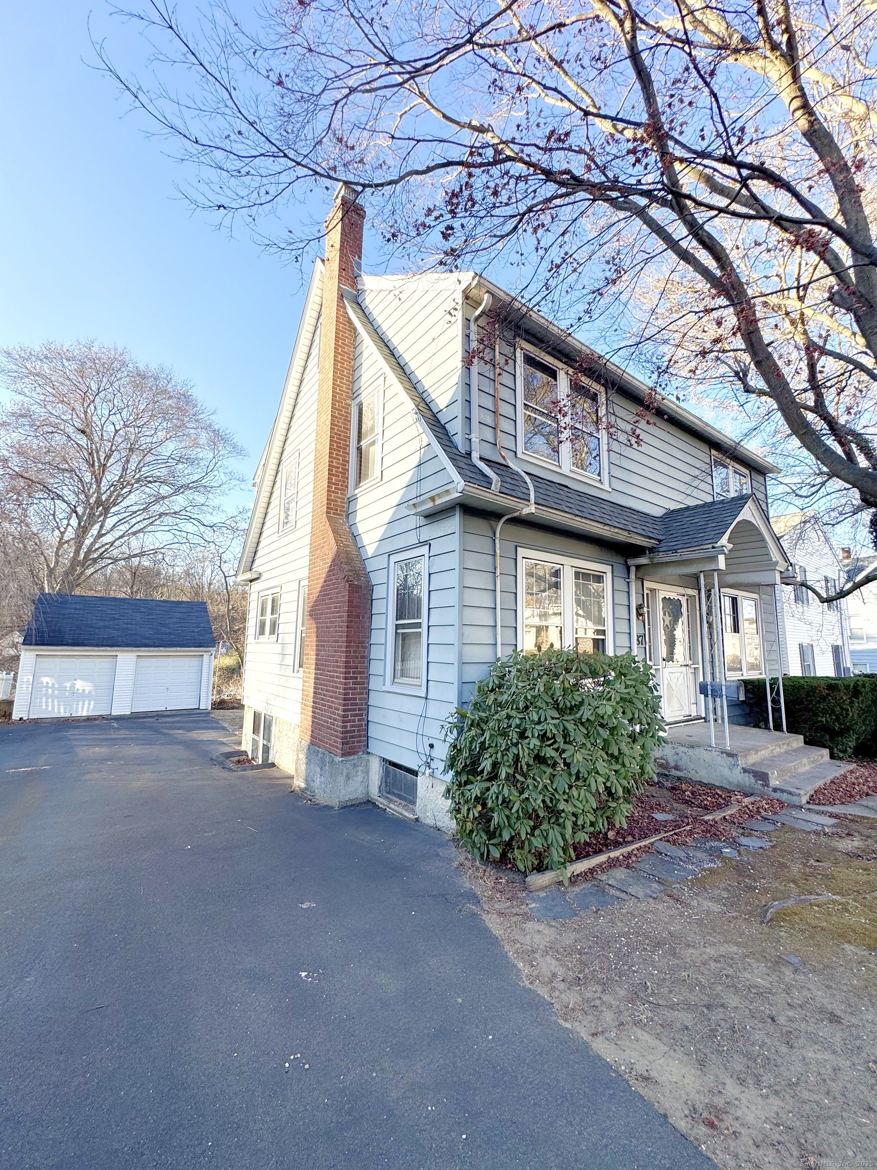 87 Long Hill Avenue