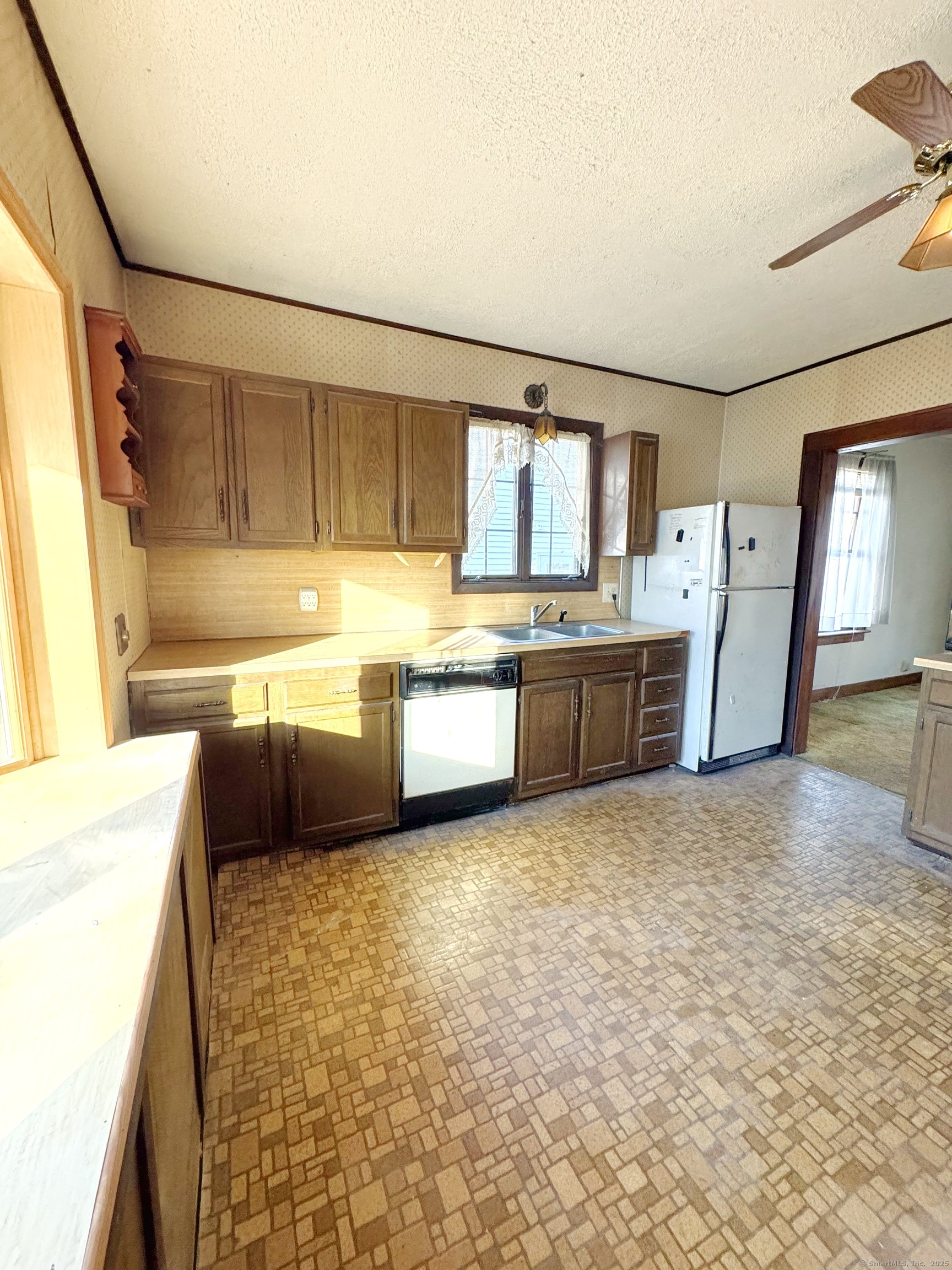 87 Long Hill Avenue