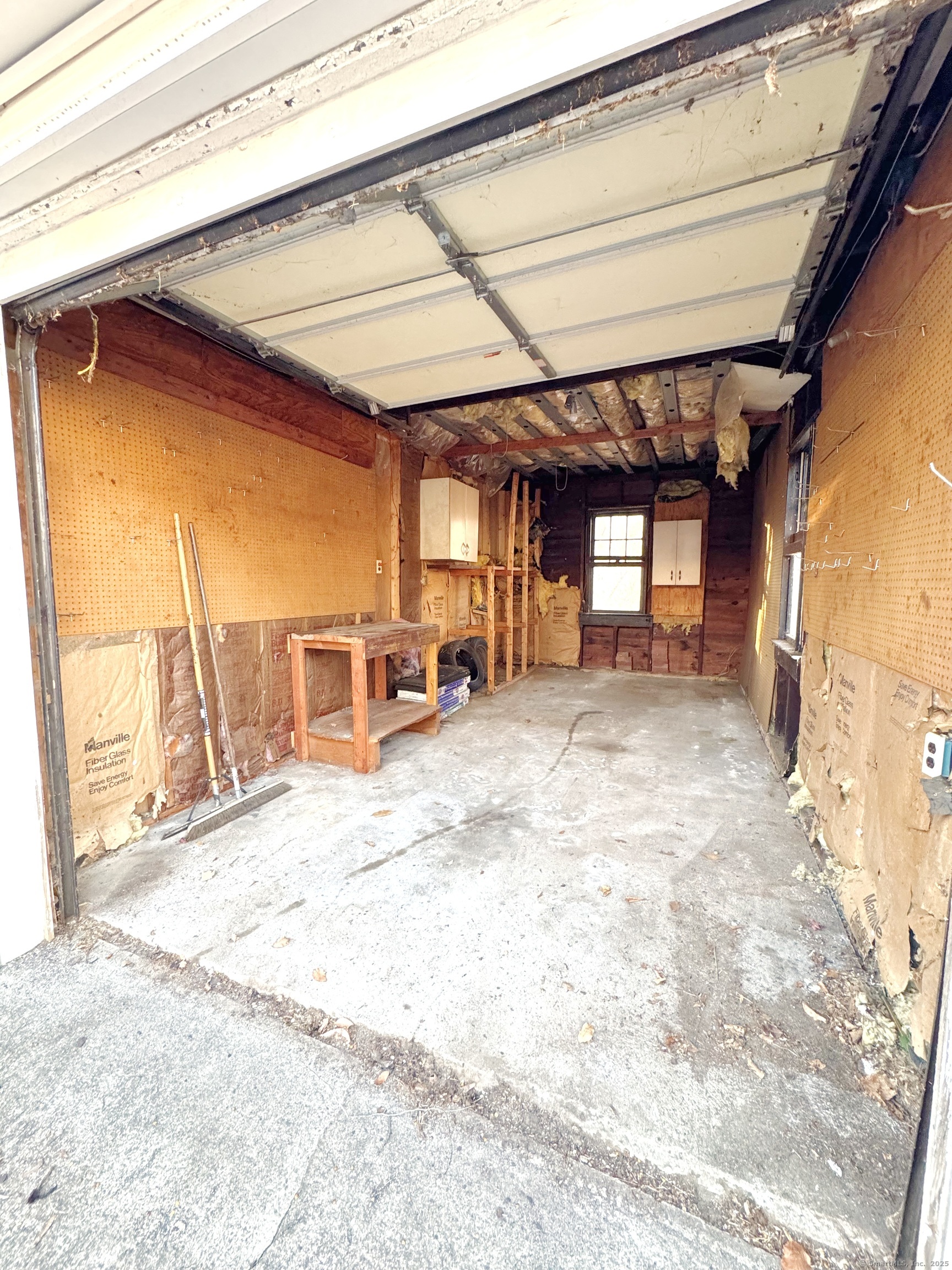 87 Long Hill Avenue