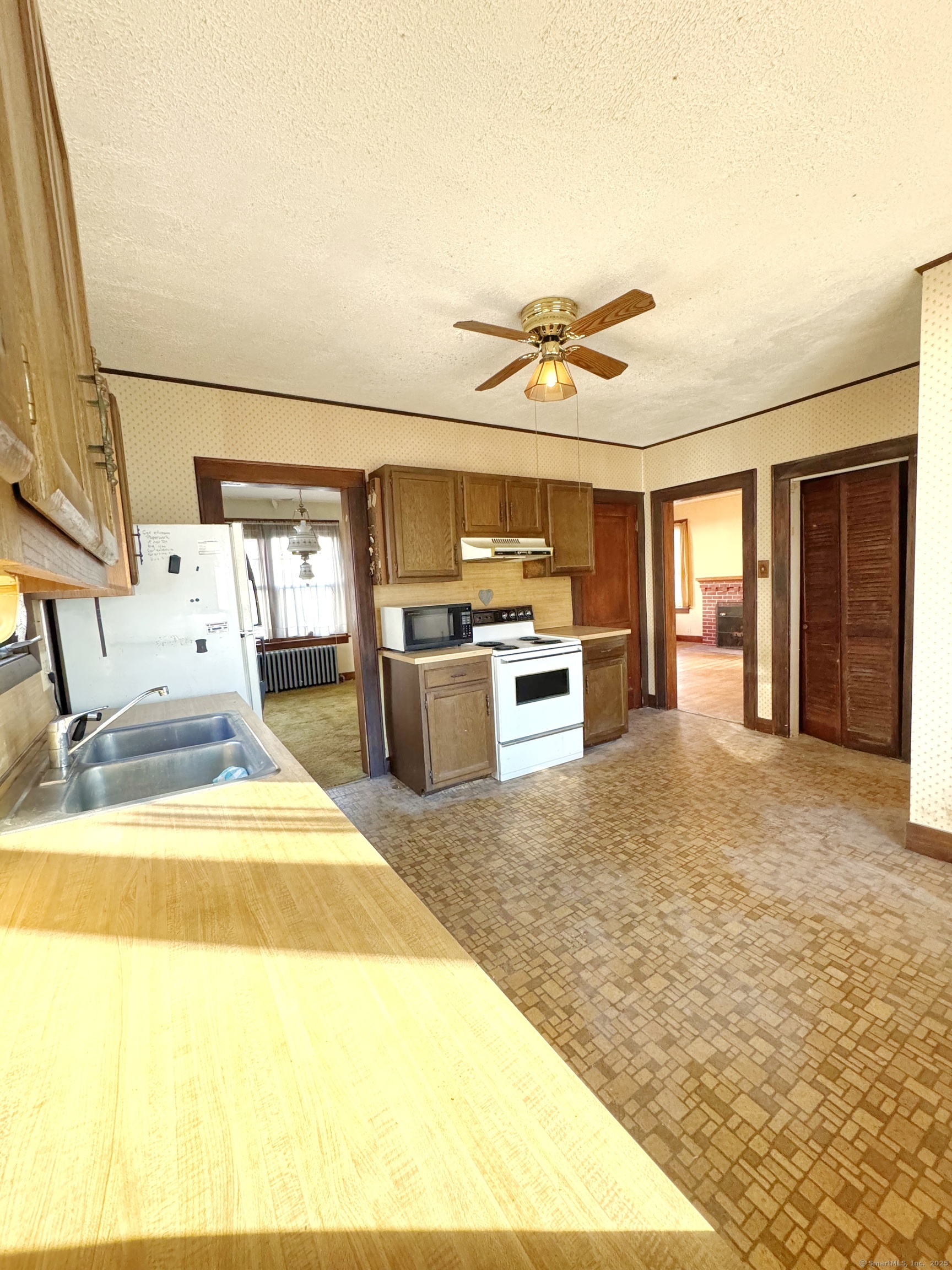 87 Long Hill Avenue